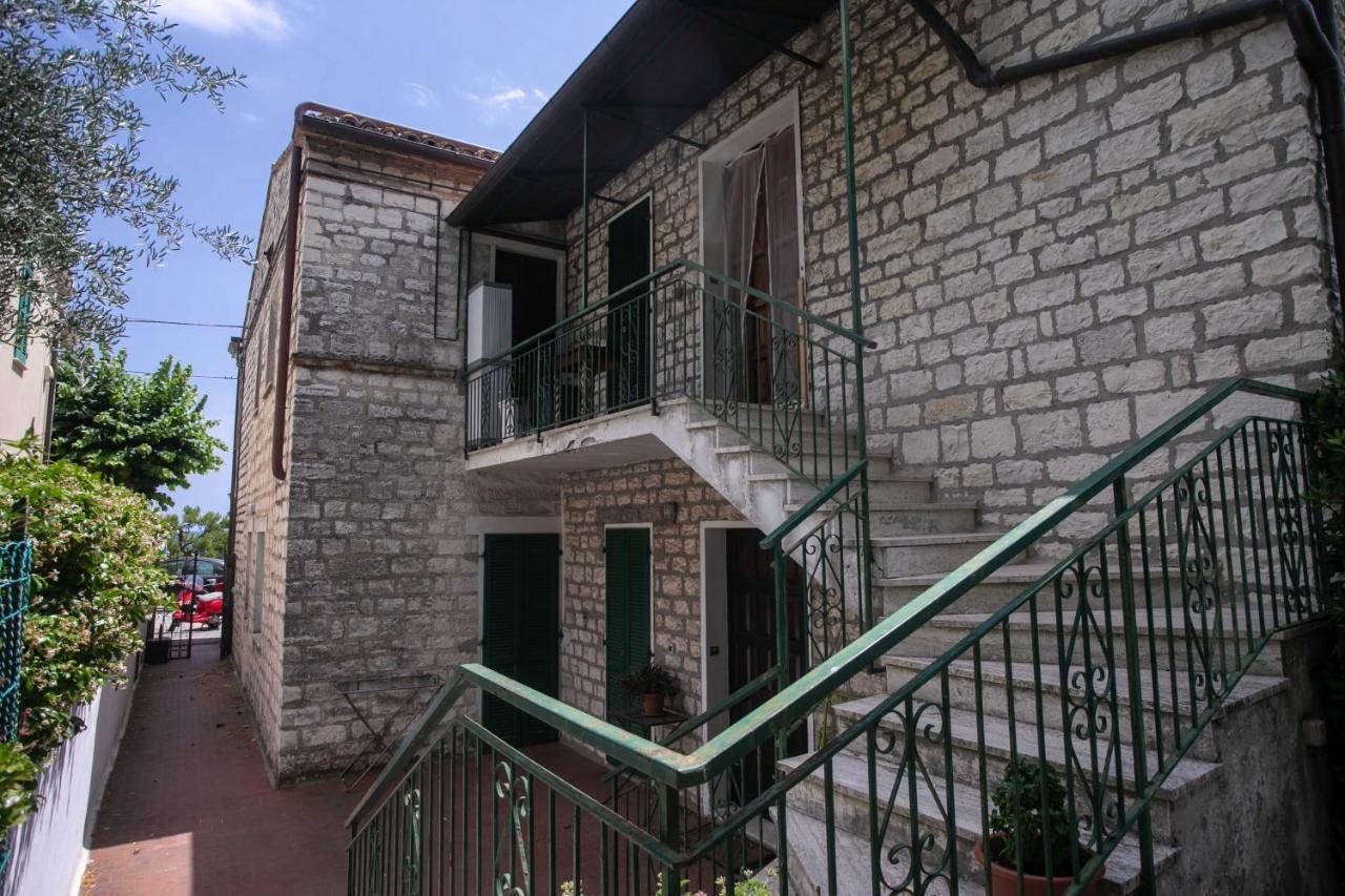 N237 - Numana, Trilocale A 100 Metri Dal Centro Apartment Luaran gambar