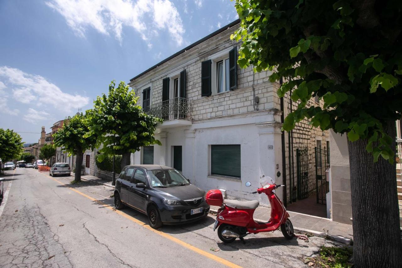 N237 - Numana, Trilocale A 100 Metri Dal Centro Apartment Luaran gambar